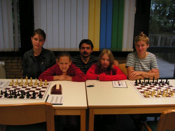 Die u20w-Mannschaft bei der Norddeutschen Vereinsmeisterschaft 2005, v.l.n.r.: Lysan Stemmler, Luisa Schrtter, Norbert Bauer, Lisa Behm, Steffi Janotta