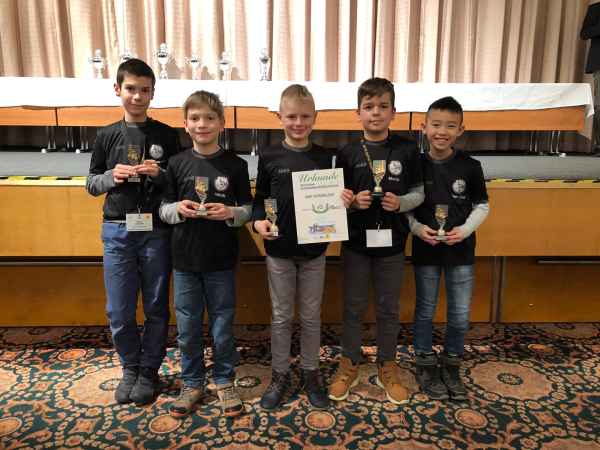 Die u10-Mannschaft bei der Deutschen Vereinsmeisterschaft 2019 in Magdeburg, v.l.n.r.: Paul Briese, Jakob Herrmann, Moritz Wandelt, Tien Dat Nguyen Duc; Foto: Nicole Herrmann