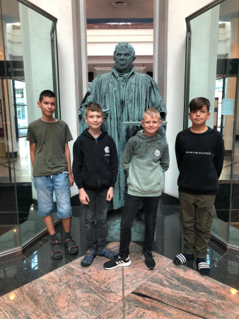 Die u12-Mannschaft bei der Deutschen Vereinsmeisterschaft 2021 in Magdeburg, v.l.n.r.: 
Paul Briese, Jakob Herrmann, Andor Drechsler und Moritz Wandelt; Foto: Oliver Makowiak