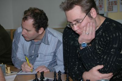 Brett 6 und 5 (v.l.n.r.:)  Andreas und Gunnar Kilp (beide spielten remis)