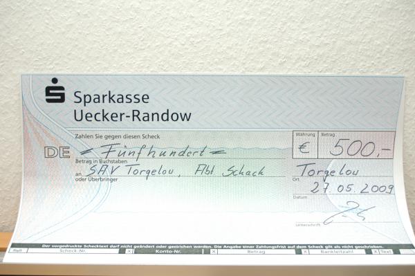 Der Scheck der Sparkasse Uecker-Randow - Danke!!!