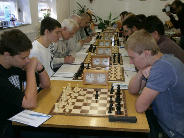 Unsere Mannschaften in der Bezirksliga (links SAV III, rechts: SAV II); Foto: Christine Zentgraf
