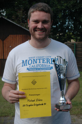 Michael mit Pokal; Foto: Robert Zentgraf