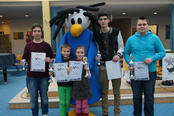 Die Landesmeister und die Platzierten des SAV Torgelow mit Chessy; Foto: Dana Breß