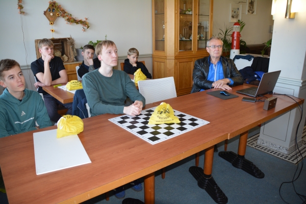 Training mit Großmeister Thomas Pähtz; Foto: Gerd Zentgraf