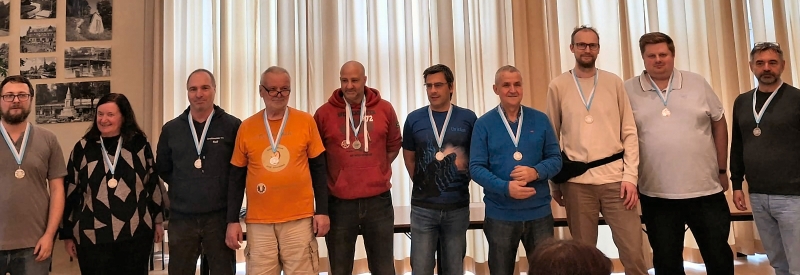 Betreuer und Trainer bekommen die Teilnehmermedaille