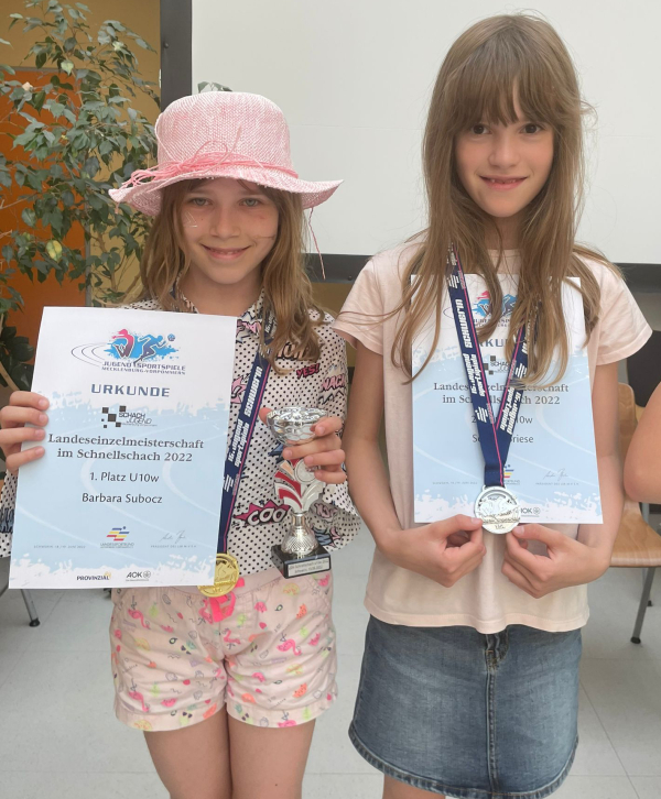 1. und 2. Platz u10w, v.l.n.r.: Barbara Subocz, Sophie Briese (alle SAV Torgelow)