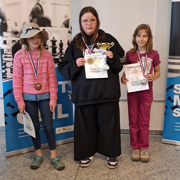 3., 1. und 2. Platz u12w, v.l.n.r.: Lieselotte Fissler, Ronja Wilke, Barbara Subocz (alle SAV Torgelow)