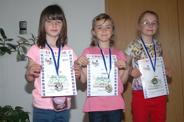 AK u8w, v.l.n.r.: 2. Finja Totzitzki (Diesterweg Grundschule Loitz), 1. Amy Bre (Haff  Grundschule Ueckermnde), 3. Amely Wittenberg (Haff  Grundschule Ueckermnde)