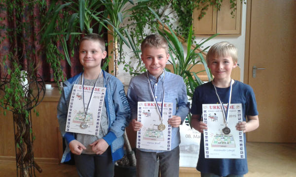 AK u10, v.l.n.r.: 2. Jannik Wil SAV Torgelow), 1. Aaron Bre (SAV Torgelow), 3. Alexander Lange (Montessori-Schule Greifswald)