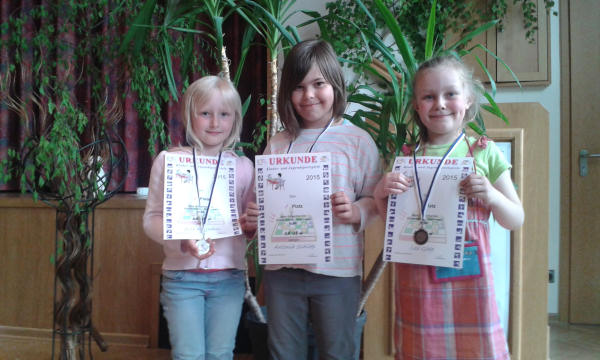 AK u8w, v.l.n.r.: 2. Jule Reishaus (GS Zssow), 1. Antonia Schliep (GS Zssow), 3. Lea Gde (GS Fritz Reuter Kemnitz)