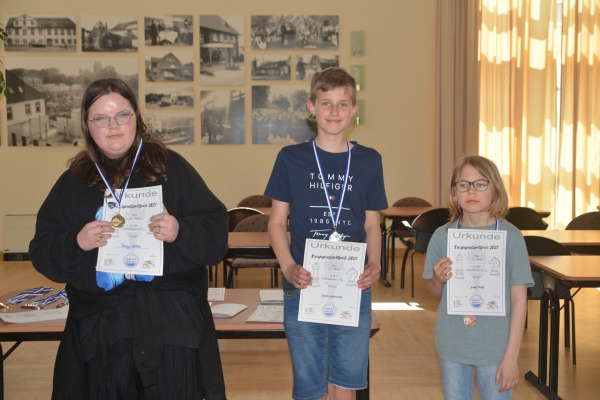 AK u12, v.l.n.r.: 1. Ronja Wilke (SAV Torgelow), 2. Calvin Lipkowski (SAV Torgelow), 3. Jonas Feist (SAV Torgelow)