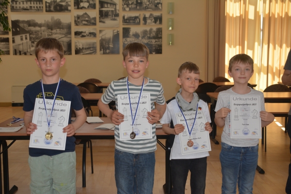 AK u9, v.l.n.r.: 1. Tim Junkel (GS Mitte Pasewalk), 2. Yannek Lassika (Ueckertal-GS Pasewalk), 3. Thomas Rainer Zunk (Ueckertal-GS Pasewalk), 4. Fynn Kage (GS Mitte Pasewalk)