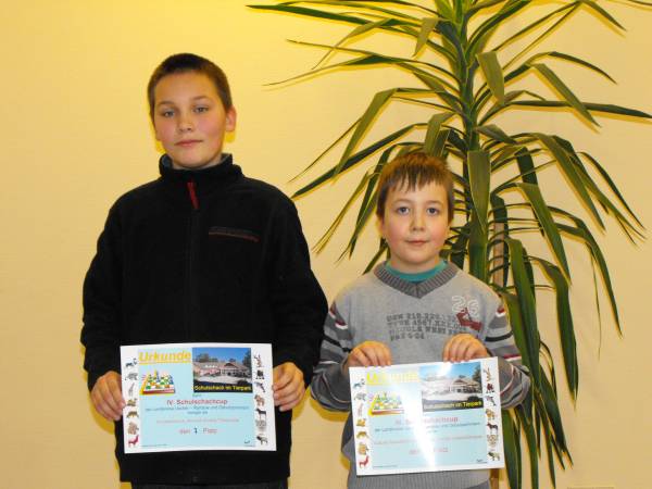 Europaschule ArnoldZweig Pasewalk (links), Kleine Grundschule auf dem Lande Leopoldshagen