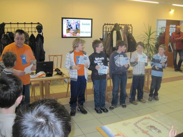 v.l.n.r.: 6. Bollnow, Alex (Haff  Grundschule Ueckermnde), 7. Schewe, Yannick (Grundschule Ueckertal Pasewalk), 8. Nitzke, Lukas (Haff  Grundschule Ueckermnde), 8. Bordihn, Josef (Haff  Grundschule Ueckermnde), 10. Grunewald, Jonas (Grundschule Ferdinandshof)