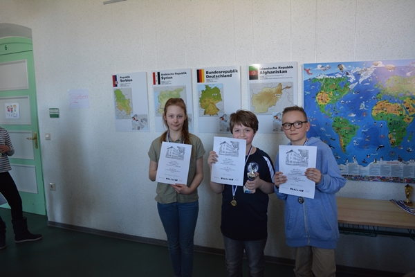 Endstand WK II (Klassenstufe 3  4), v.l.n.r.: 3. Clea-Maylin Drechsler (GS Ueckertal Pasewalk), 1. Platz: Tim Israel (Haff-GS Ueckermnde), 2. Platz: Pascal Schuldt (GS Ueckertal Pasewalk)