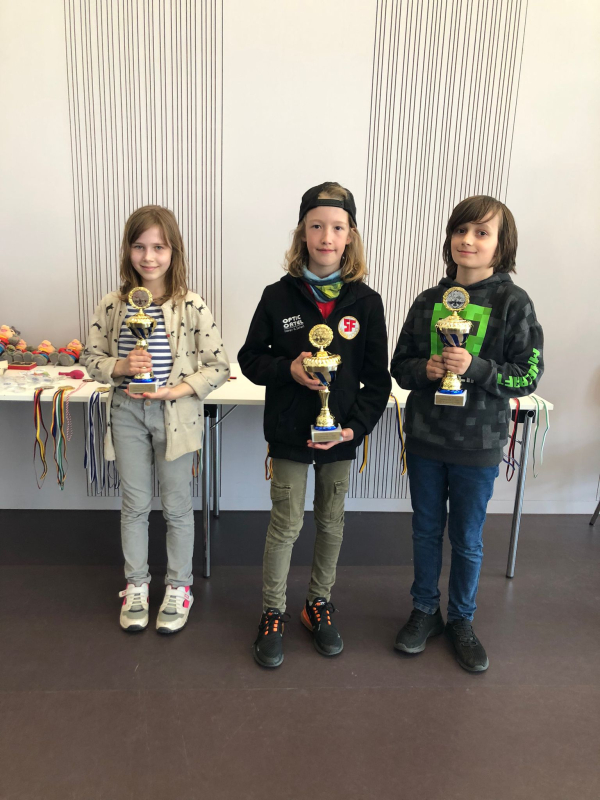 Gesamtwertung u8/u10, 3. Platz: Barbara Subocz (links)