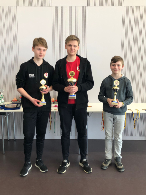 1. Platz u14: Jakob Herrmann (Bildmitte)