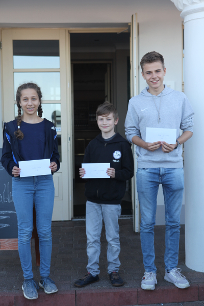 v.l.n.r.: Bester Spieler U12: Marianne Stepanjan (ESV 1888 Wittenberge), Bester Jugendlicher U14: Jakob Herrmann (SAV Torgelow),<br />
Bester Jugendlicher U18: FAaron Bre (SAV Torgelow)