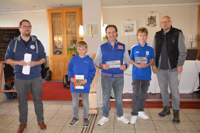 Bester Spieler U12, DWZ < 1500, < 2000, < 1750, v.l.n.r.: Leopold Schöning (FC Deetz e.V.), Alaa Nour (HSG Stralsund), Richard Malte Antonius (FC Deetz e.V.), Wolf Ebert (Ratinger SK 1950)
