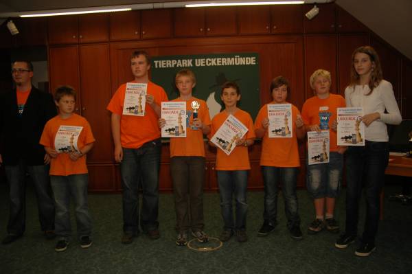 Jugendturnier u14, v.l.n.r.: Robert Zentgraf (Turnierleiter), Axel Trmer, Chris Wesener, Felix Trmer, Tillmann Reinke, Alexander Kasel, Alex Bollnow, Lea Maloch