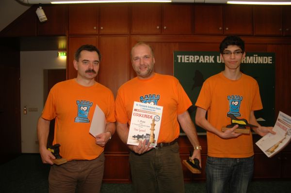 Tierpark-Schach-Open, v.l.n.r.: 1. Platz: Norbert Bauer, 2. Platz: Timo Greinert, 3. Platz: Mikael Ispirjan (alle SAV Torgelow)