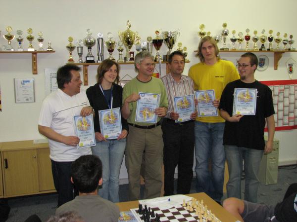 v.l.n.r.: 8. Steffen Bigalke, 9. Lysan Stemmler, 7. Jrg Plock, 6. Dr. Albrecht Schumacher (ESV Waren), 5. Paul Onasch, 4. Robert Zentgraf (alle SAV Torgelow)