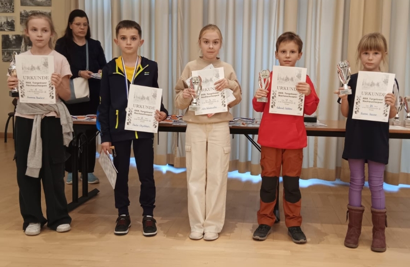 Wettkampfgruppe I, v.l.n.r.: 1. Zuzanna Pawlicz (KSz Gryf Szczecin), 2. Pavlo Chychkan (Think Rochade Rostock), 3. Zofia Hołubowska (KSz Gryf Szczecin), U8: Gabriel Gakhov (TuS Makkabi Berlin), U8w: Hanna Haase (SAV Torgelow)