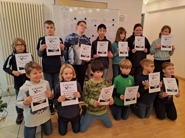 u12, v.l.n.r.: (hintere Reihe) 8. Jonas Feist (SAV Torgelow), 8. Calvin Lipkowski (SAV Torgelow), 13. Luca Schrobenhauser (SAV Torgelow), 7. Tien Dat Nguyen Duc (SAV Torgelow), 2. Sophie Briese (SAV Torgelow), 1. Ronja Wilke (SAV Torgelow), 4. Pia Marie Brandauer (SAV Torgelow)
(vordere Reihe), 3. Leo Jaap (Greifswalder SV), 5. Friedrich Lange (TSG Neustrelitz), 10. Gabriel Pierdant (Greifswalder SV), 6. Theo Lennard Ludwig (SV Anklam), 11. Christian Hempel (SV Anklam), 14. Bjarne Lüth (SV Gryps)